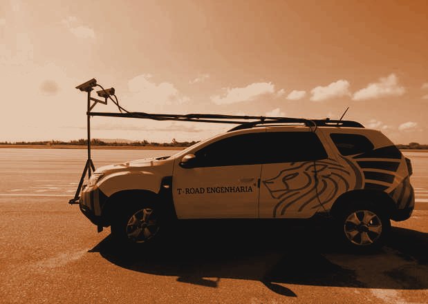 Duster da T-Road com mastro do sistema LDIS de câmeras e laser